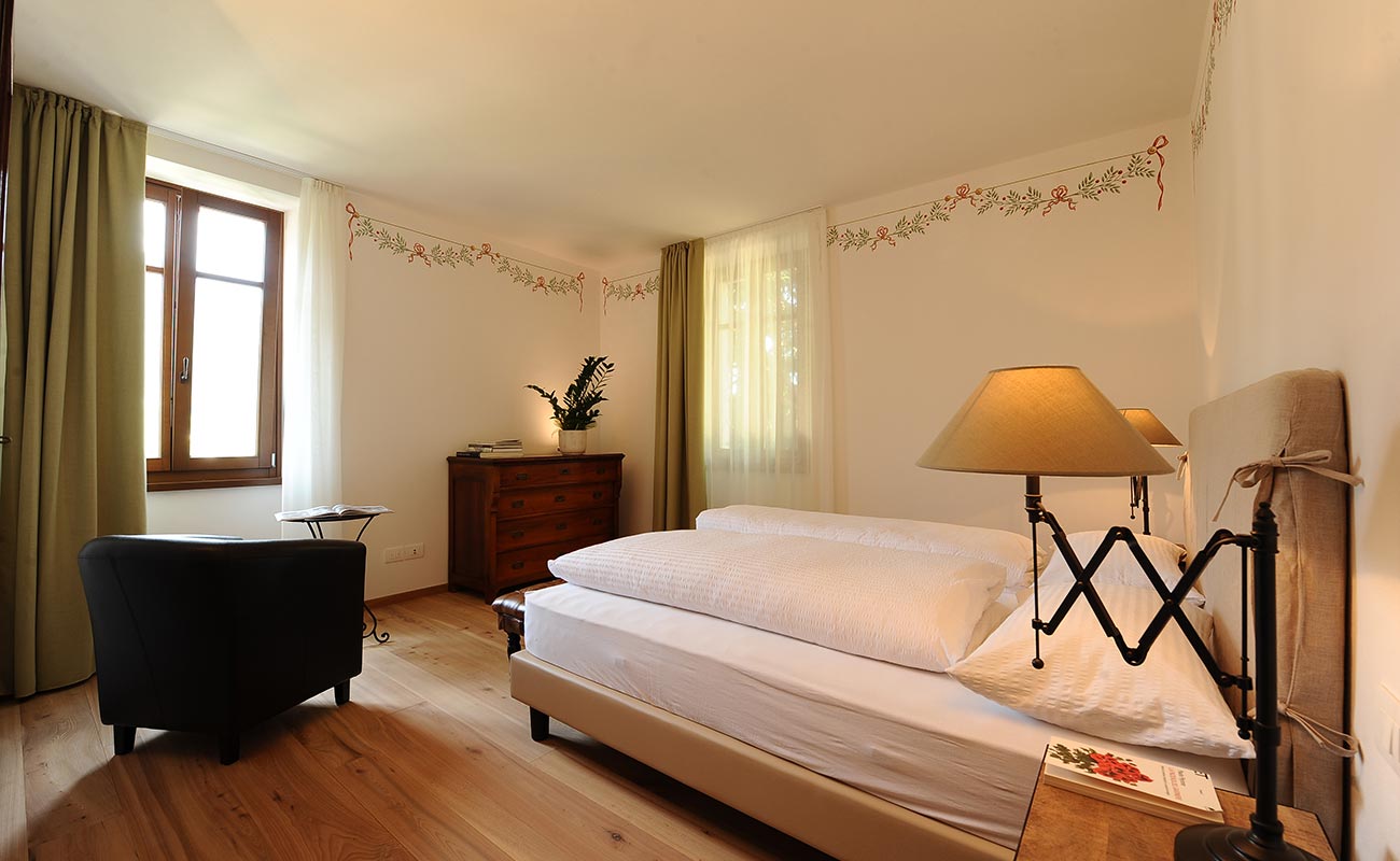 Double room Felce with wooden furniture