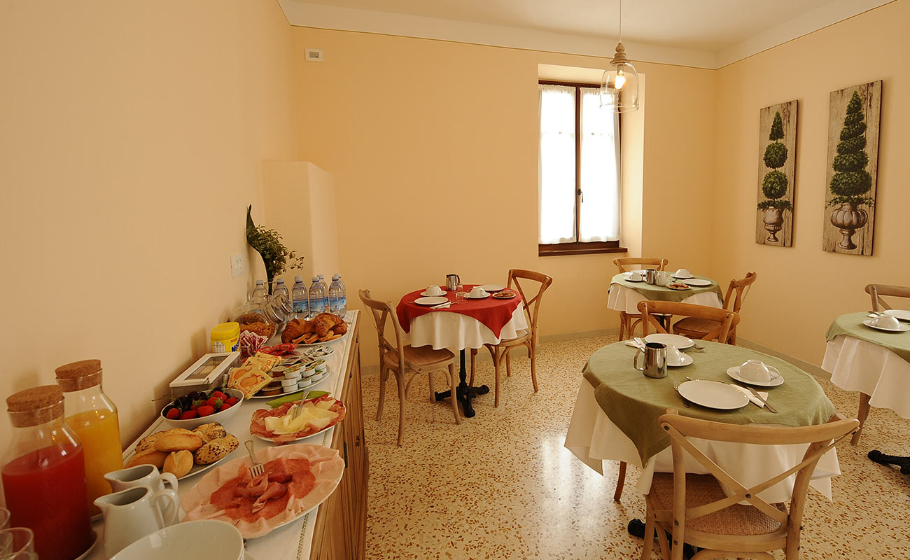 Villa degli Orti: sala colazione con buffet